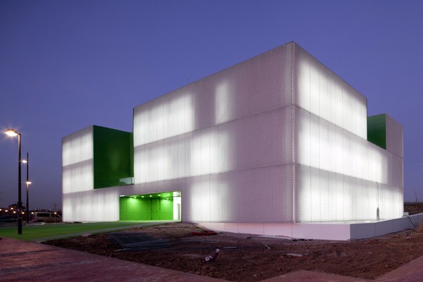 Centro de servicios sociales en Móstoles. Dosmasuno arquitectos, 2012.