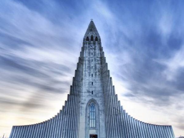 15-La-Iglesia-de-Hallgrimur-en-Reykjavik-Islandia-600x506.jpg