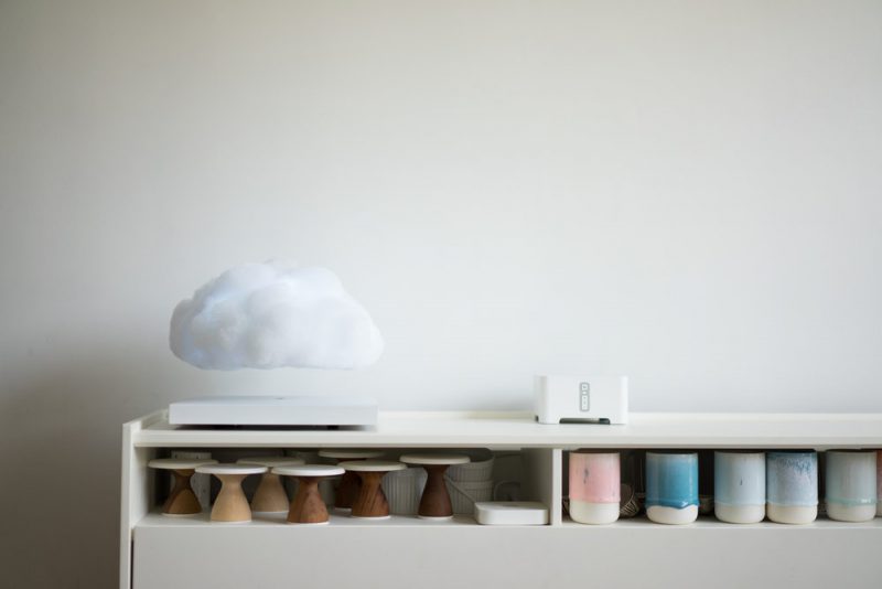 Floating Cloud, la lámpara magnética levitante de Richard Clarkson Studio