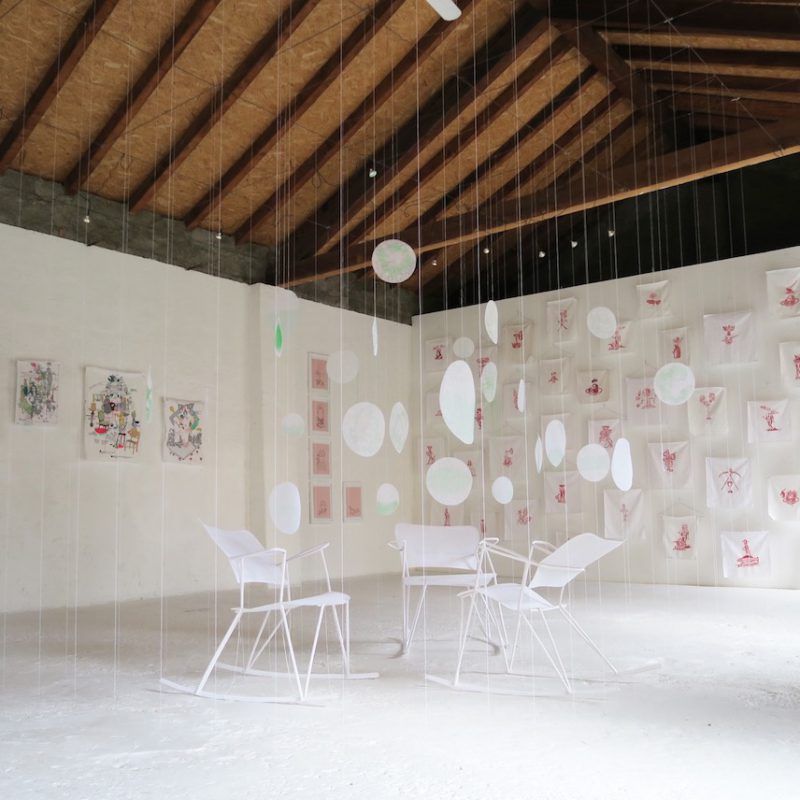 e deseo un patio: instalación textil de Victoria Díaz Saravia en Lugano
