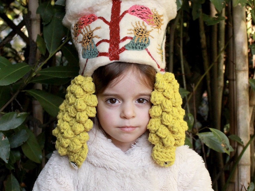 Las esculturas textiles de Severine Gallardo. Máscaras, tocados,…