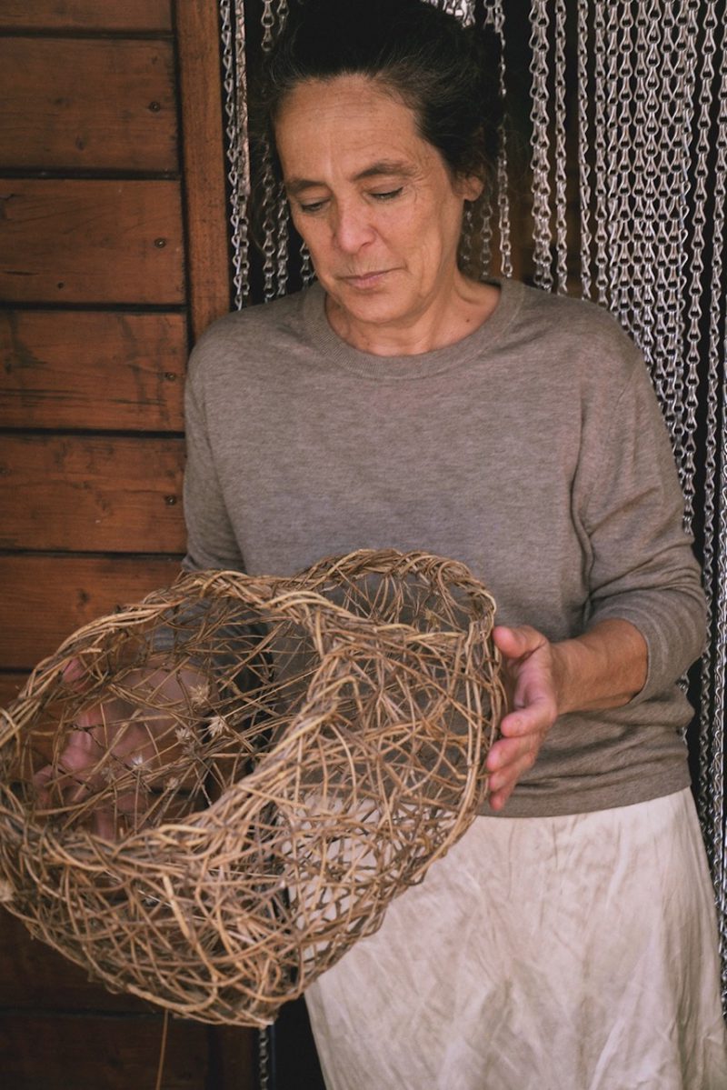 Reivindicando lo invisible a los ojos: Vale Castellet y una instalación en fibras vegetales