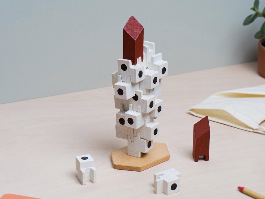 Oscar Diaz homenajea la Nakagin Capsule Tower con un delicioso juego de construcción