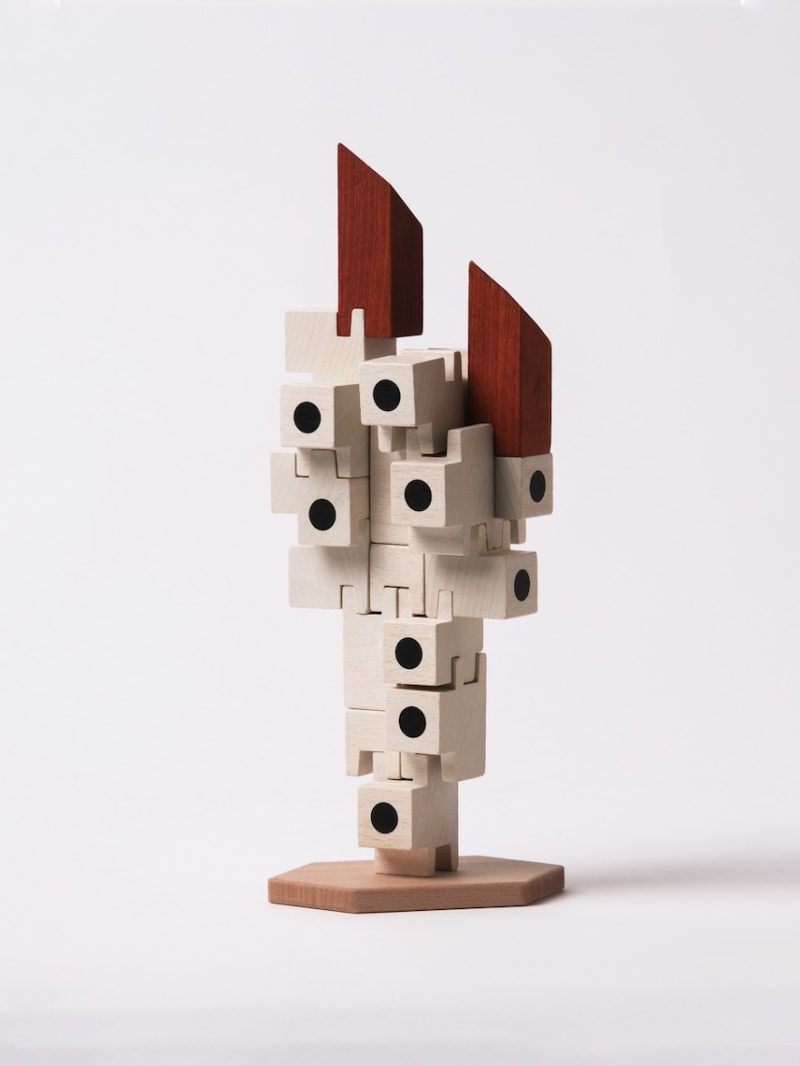 Oscar Diaz homenajea a Nakagin Capsule Tower con un delicioso juego de construcción