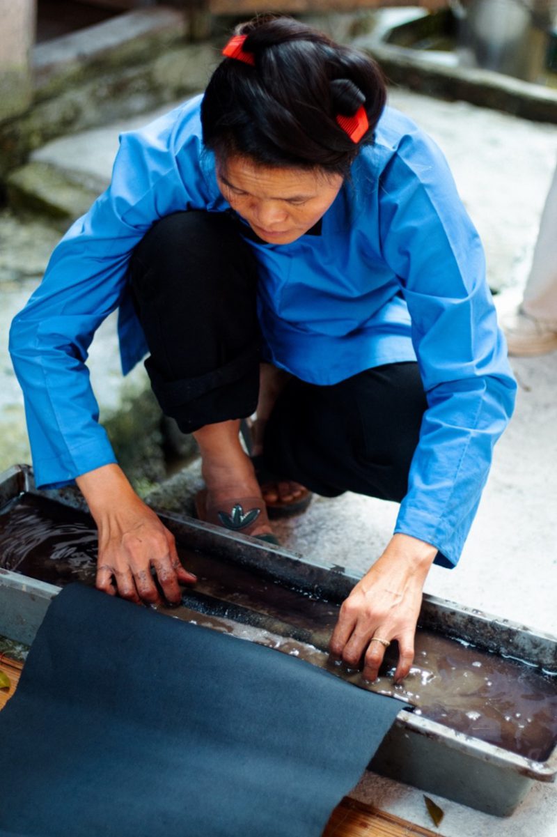 Tejiendo puentes para aprender, preservar y promover el lenguaje textil ancestral chino