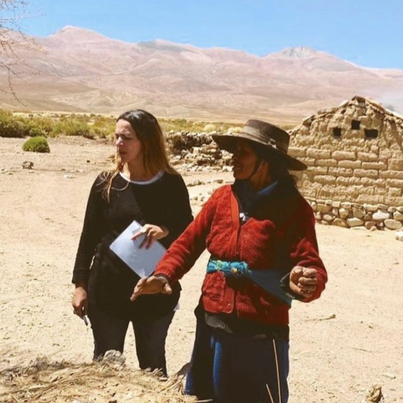 Mantos contemporáneos. Los textiles bordados por manos artesanas de Illaripuna