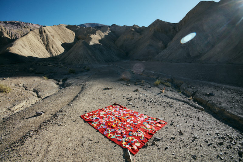 Mantos contemporáneos. Los textiles bordados por manos artesanas de Illaripuna